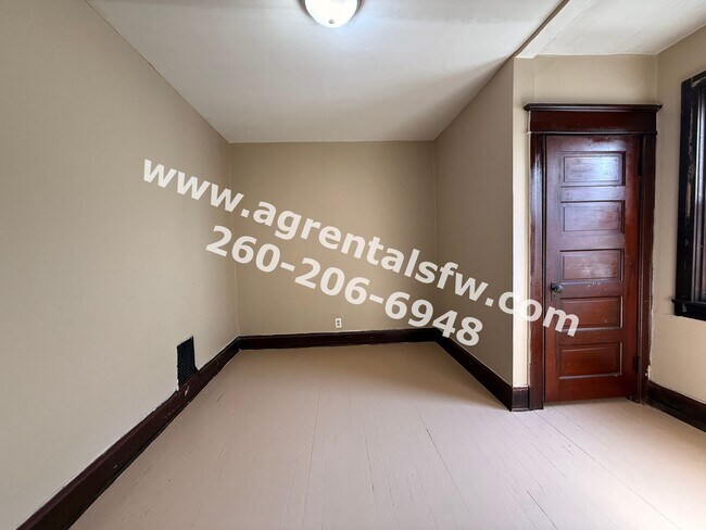Building Photo - 911 W Creighton Ave