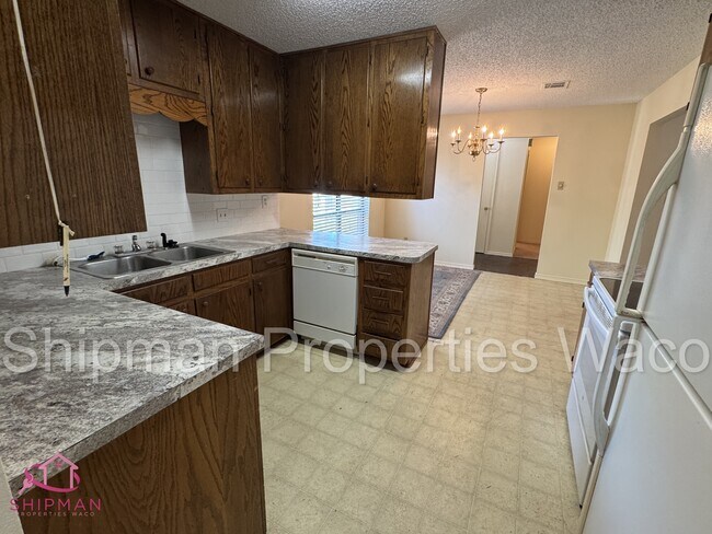 Building Photo - 919 La Porte Dr