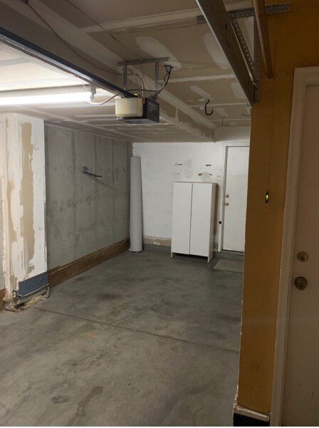 Building Photo - Beautiful 2BR/1.5B Town Home!   Available ...