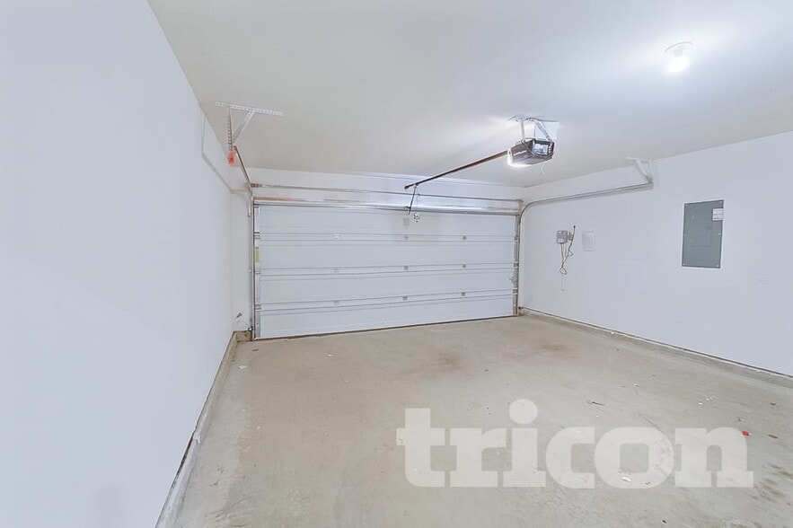 Building Photo - 848 Glover Dr