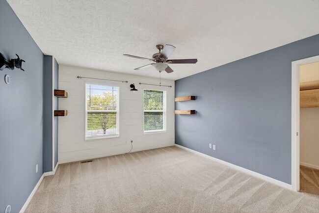 Building Photo - Quiet, comfort living in Westfield
