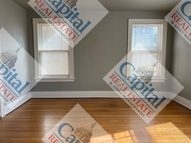 Building Photo - Cozy 2 Bedroom