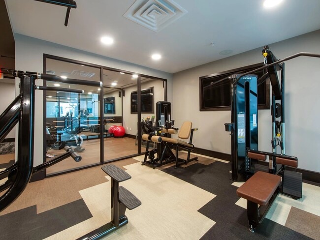 Building Photo - 510 W 20th St