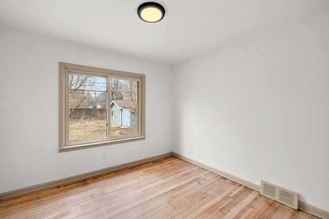 Building Photo - 3129 Prairie Ave