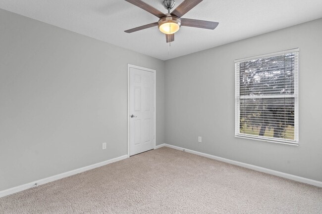 Building Photo - HUNTINGTON POINTE - 4 bd • 2.5 ba • 2,142 ft² (Lake Mary)