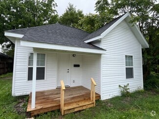 Building Photo - 839 N Kansas Expy