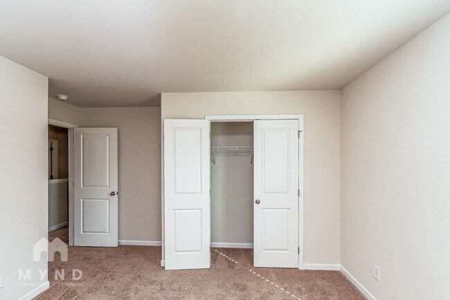 Building Photo - 65 Royal Mdw Dr