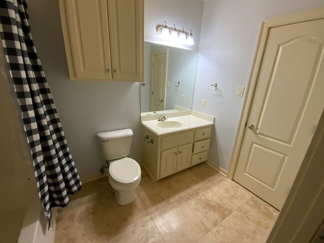 Building Photo - 123 Courts Ln