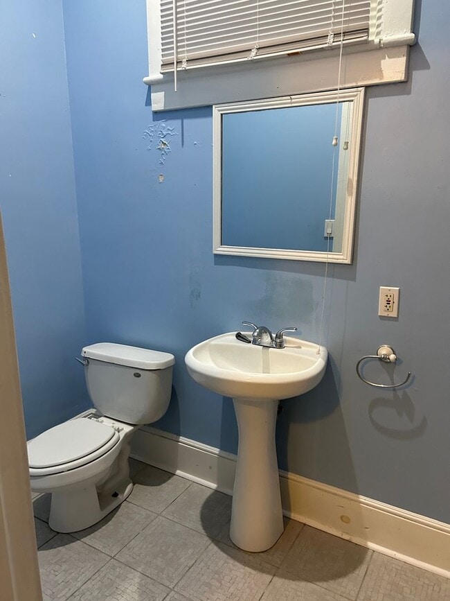 Building Photo - Savannah 1ST Floor of Duplex on Whitaker Street @ 34th-Near Forsyth Park