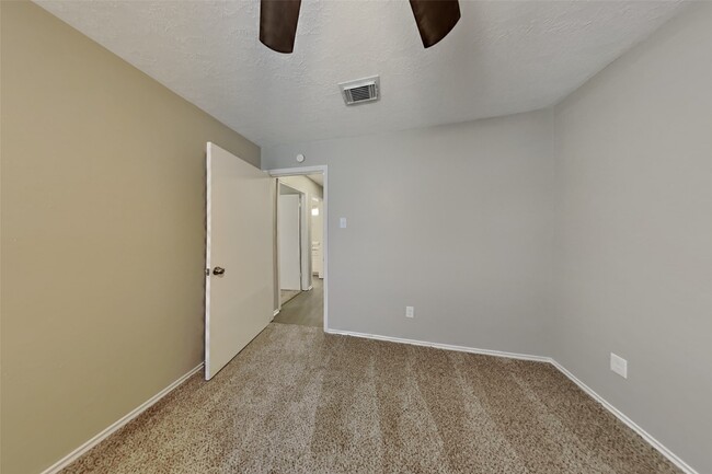 Building Photo - 2007 Barronett Bend