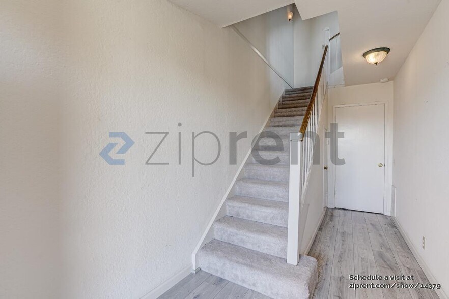 Building Photo - Unit