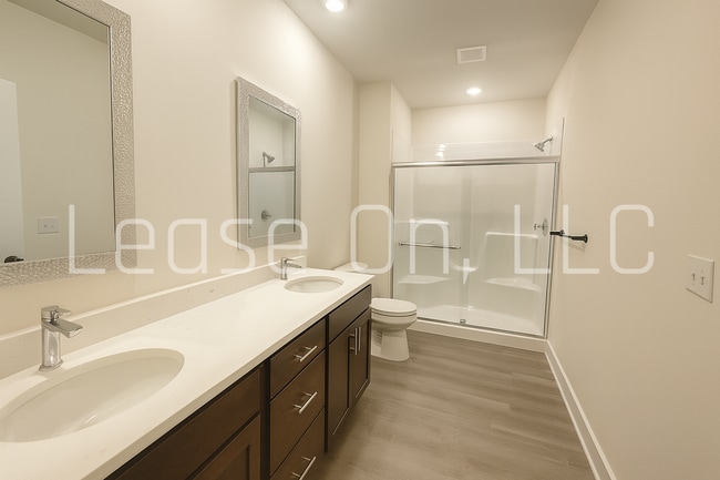 Building Photo - Spacious 3 Bedroom Home in Chalet Ridge with Large Yard