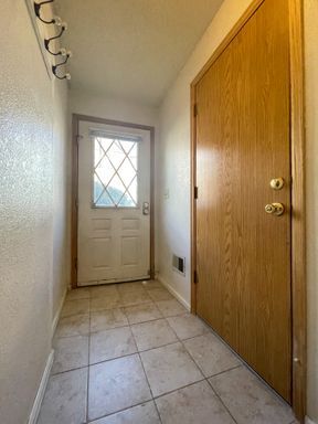 Building Photo - Beautiful 2-Bedroom Townhome in Aurora – Available November 10th!