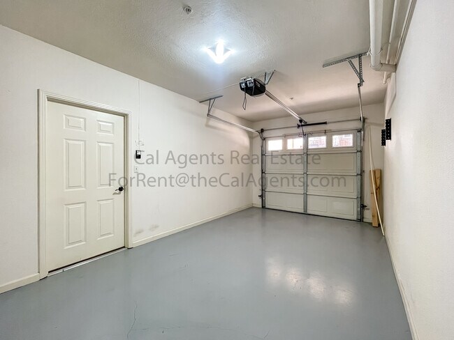 Building Photo - 909 Adams St