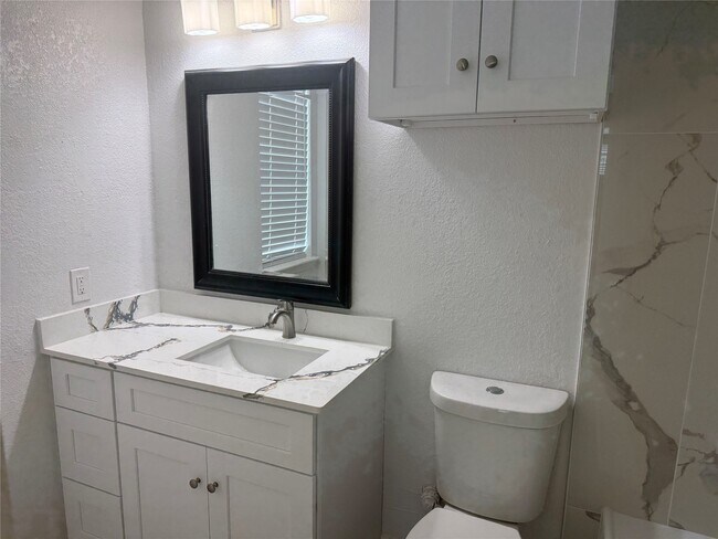 Building Photo - 6525 Renwick Dr