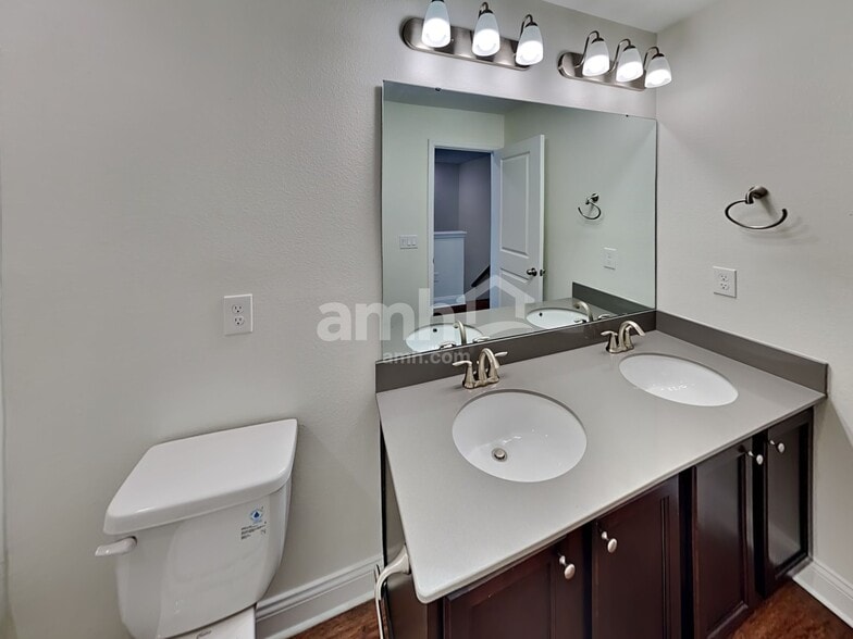 Building Photo - 1050 Summer Stone Loop