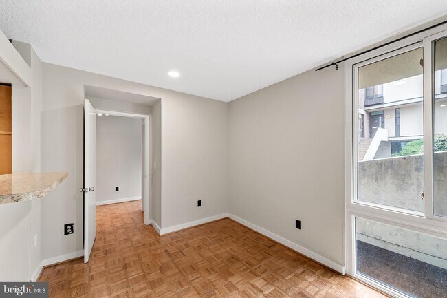 Building Photo - 2302 Wineberry Terrace