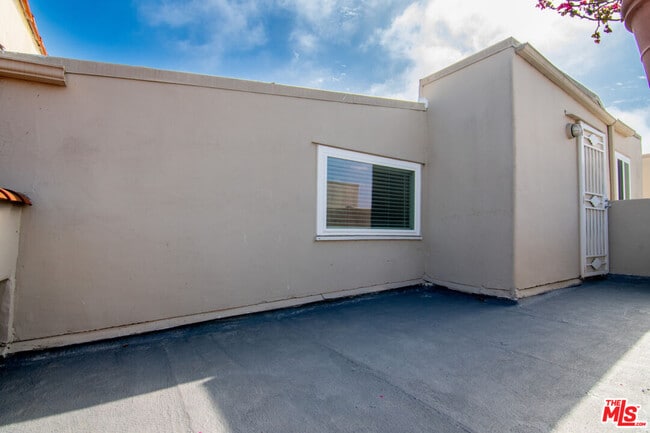 Building Photo - 1650 Veteran Ave