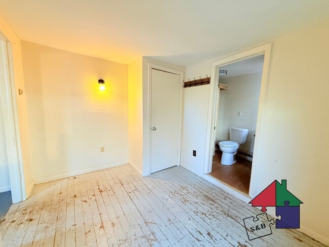 Building Photo - 4 Weaver Ln