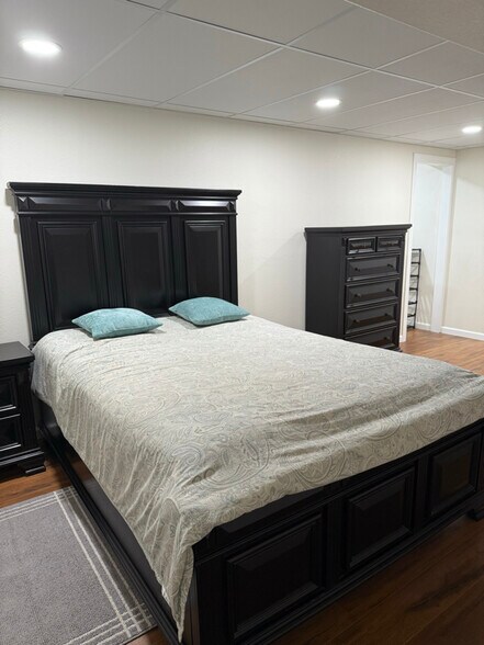 Building Photo - 214 Eagle Ave