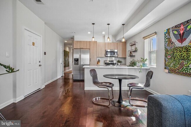 Building Photo - 1346 Nicholson St NW