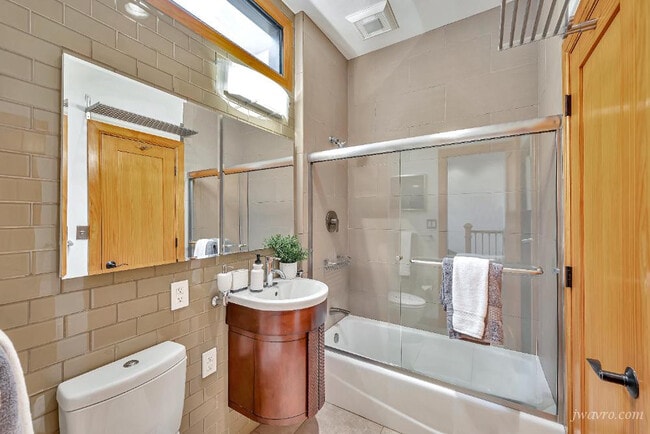 Building Photo - 17 Fresno St