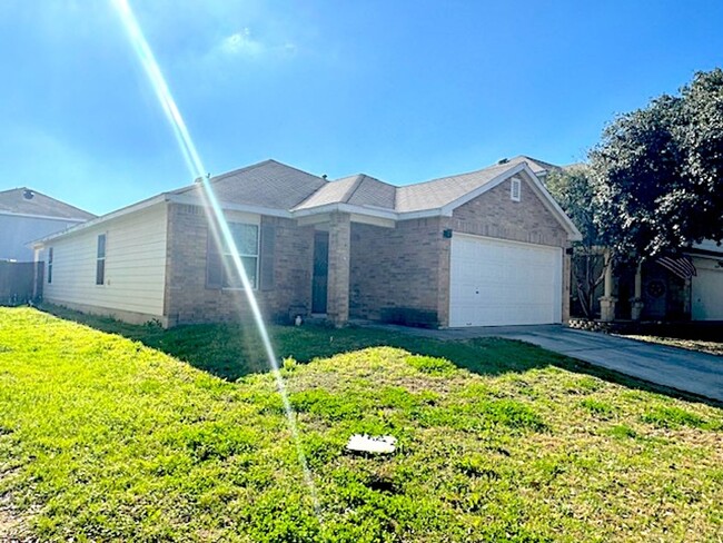Building Photo - Nice Open  1 story 3 bedroom 2 bath in wes...