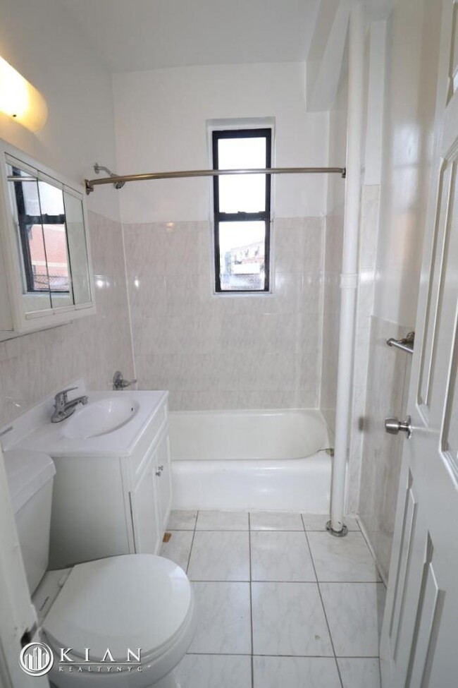 Building Photo - 1 bedroom in Queens NY 11354