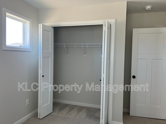 Building Photo - 601 Hart Ln