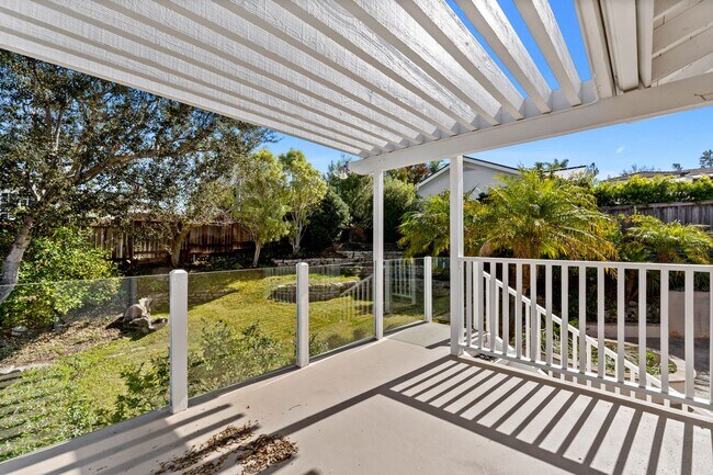 Building Photo - Spacious Two-Story 5 BD/3 BA Home in Desirable East Bluff Neighborhood