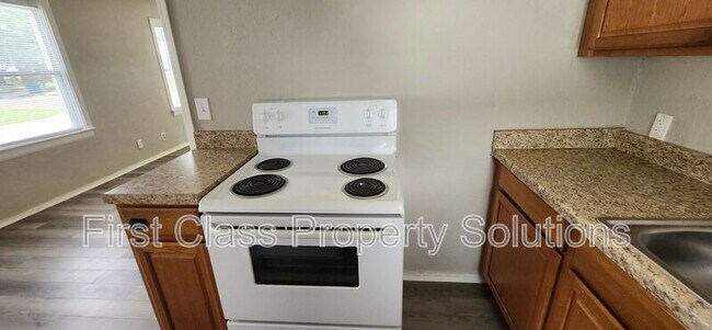Building Photo - 407 E Rickenbacker Dr