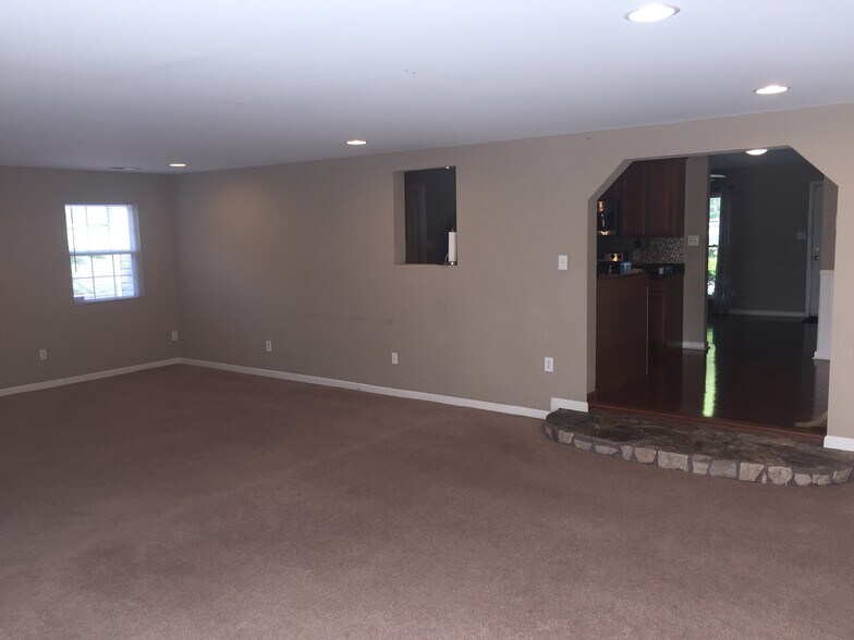 Family Room - 1719 Frank Watts Rd