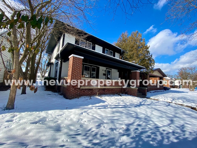 Building Photo - 3BR Beauty with Hardwood Floors + Remodeled Kitchen + Fenced Yard!