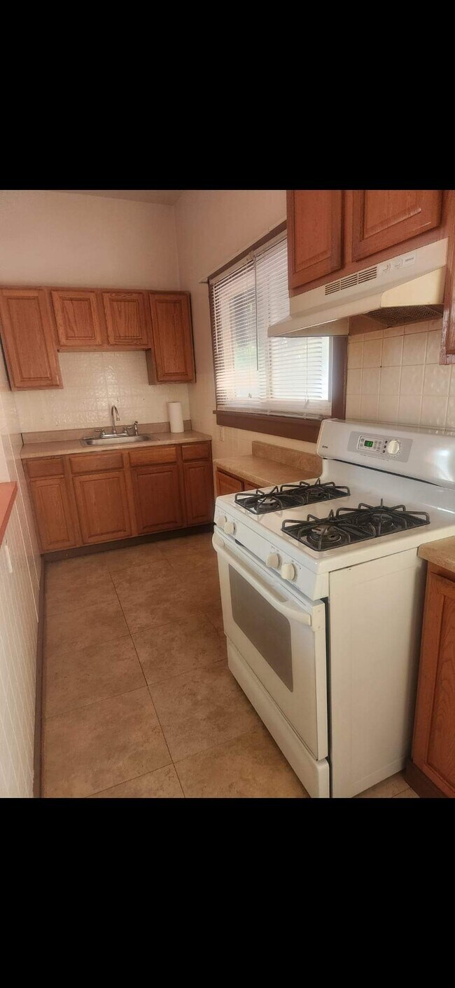 Building Photo - 2020 7th Ave