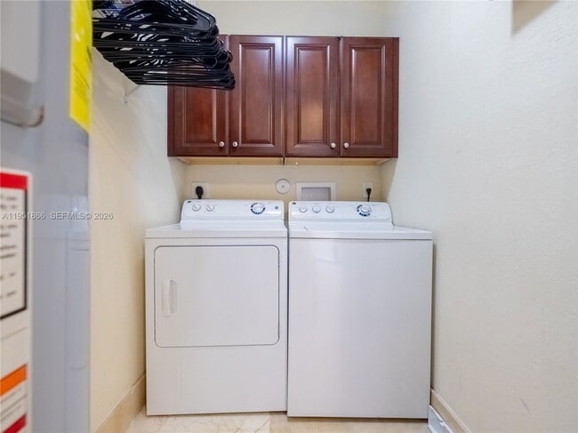Building Photo - 9895 NW 87th Ave