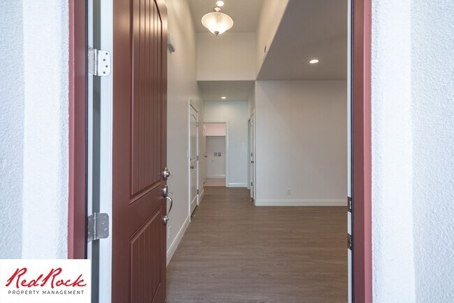 Building Photo - 3 Bedroom Single-Level Home In Quiet St. G...