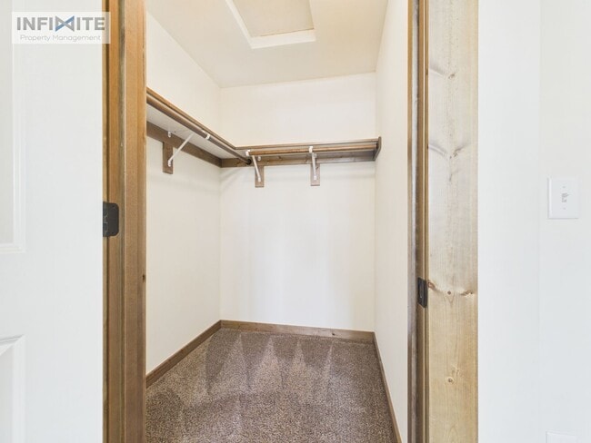 Building Photo - 3 Bedroom End Unit Condo in Bozeman