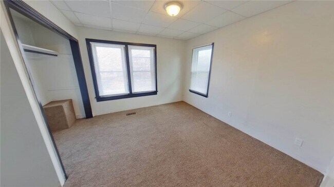 Building Photo - 1083 Dewey Ave