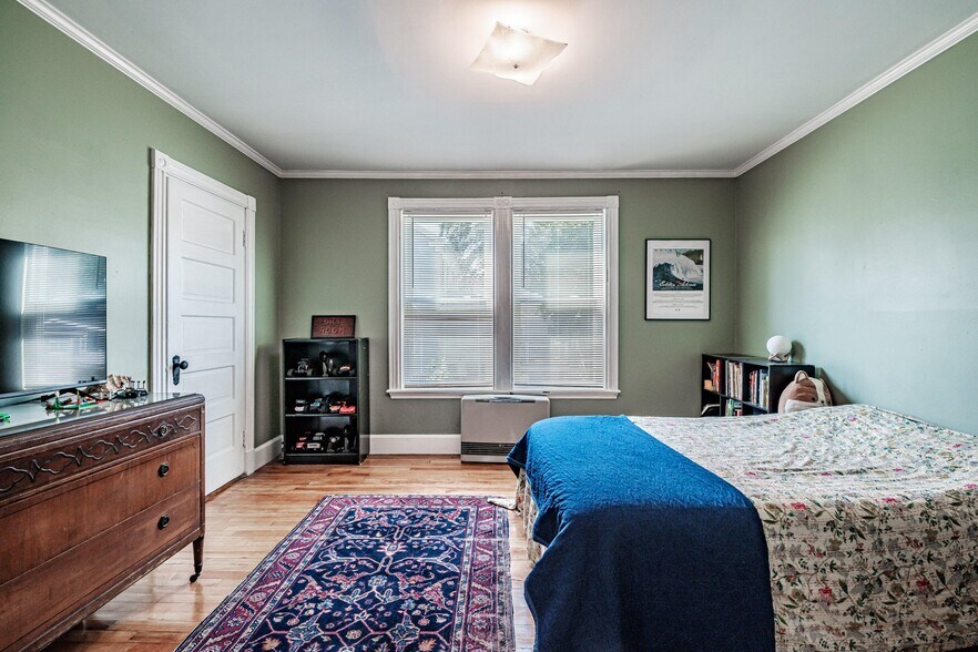 Building Photo - 35 Clinton St