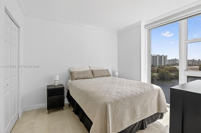 Building Photo - 3370 Hidden Bay Dr