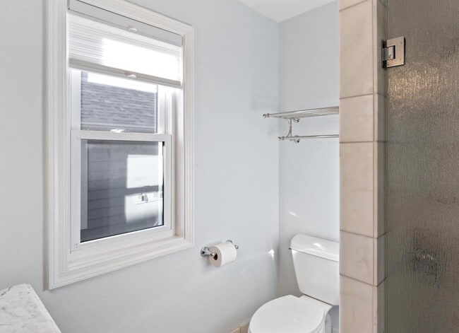 Building Photo - 986 Smith Ave