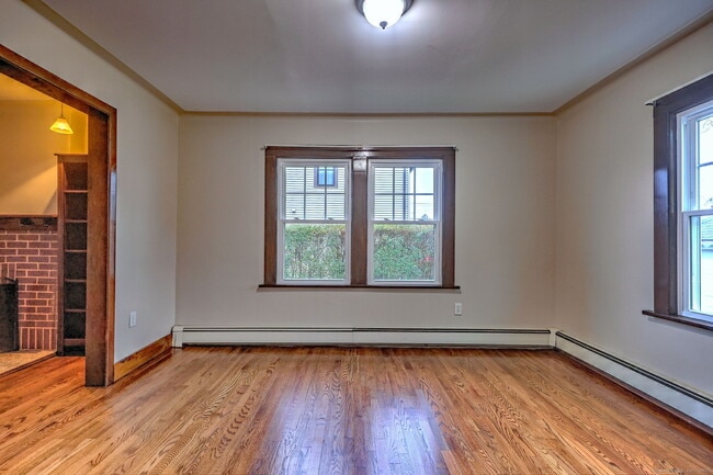 Building Photo - 18 Cowles St