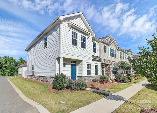 Building Photo - 646 Sagecroft Ln