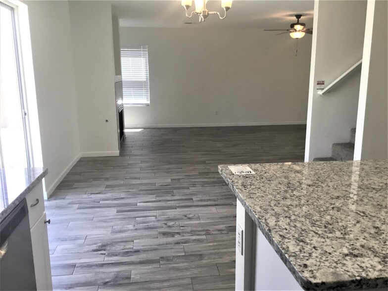 Building Photo - 10244 Shawna St NW