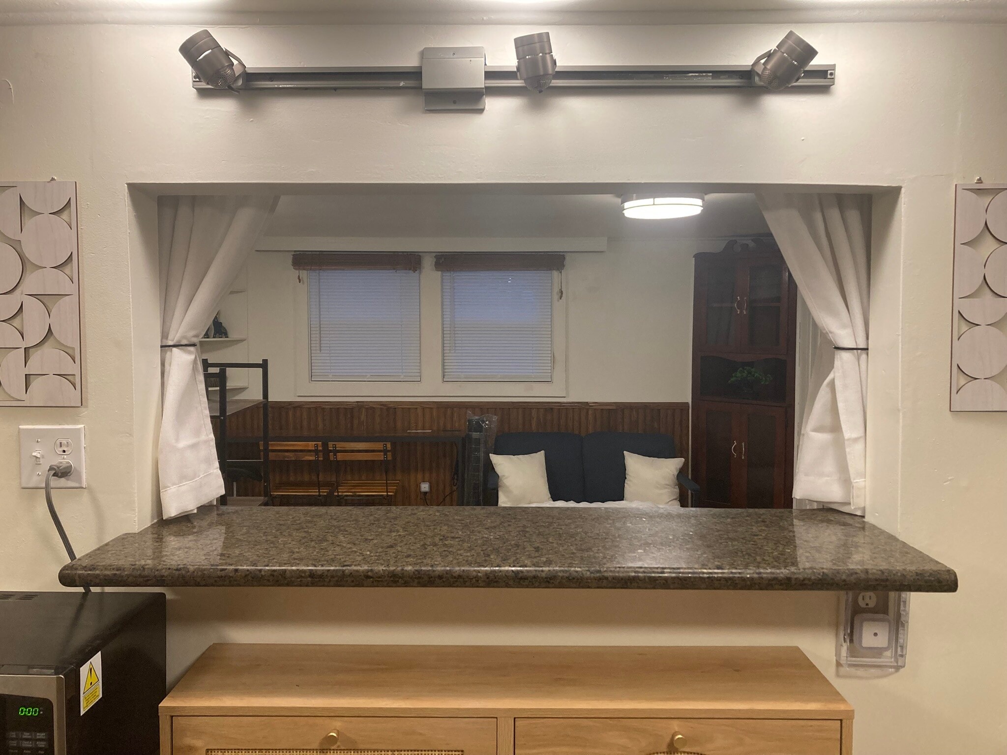 Building Photo - 3421 Belmont Ave