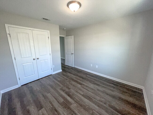 Building Photo - 202 Evans Ter