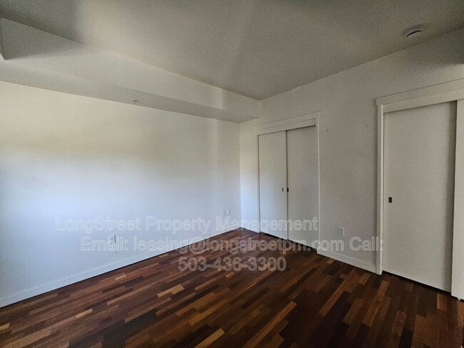 Building Photo - 910 SE 42nd Ave