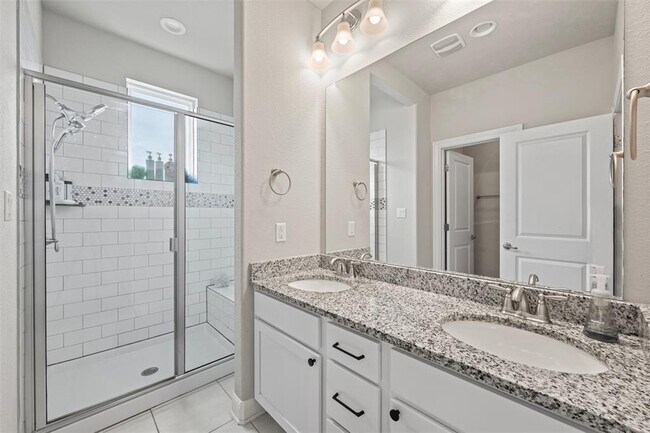 Building Photo - 3917 Tavarez St