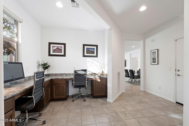 Building Photo - 678 E Cobble Stone Dr