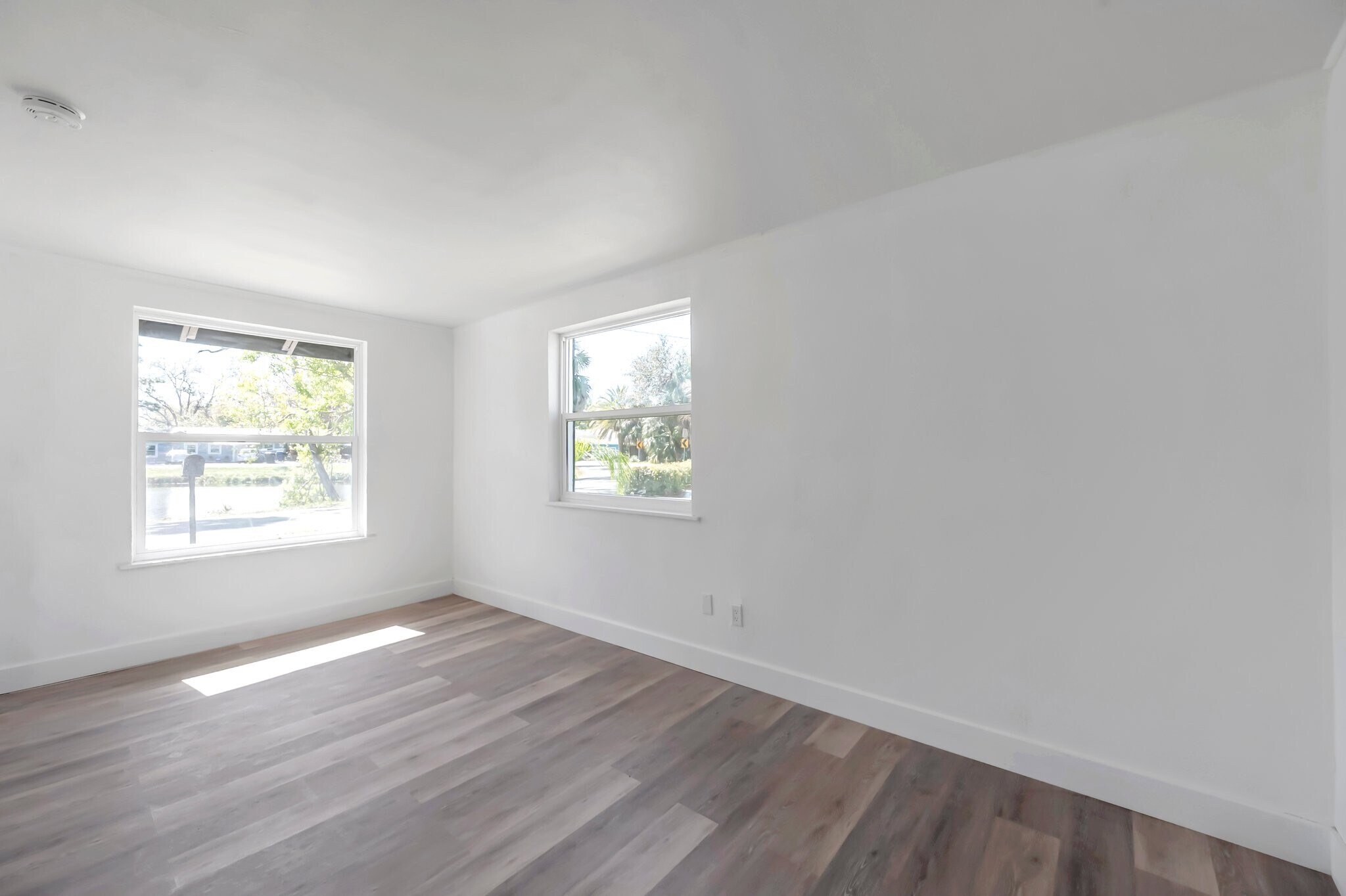 Building Photo - 921 7th St NW